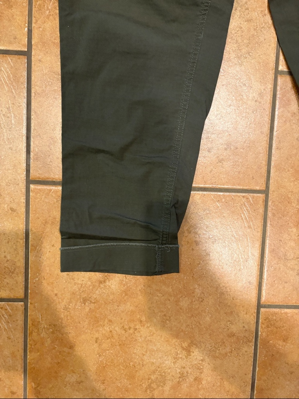 Vuori Olive Cropped Drawstring Pants - Picture 5 of 14